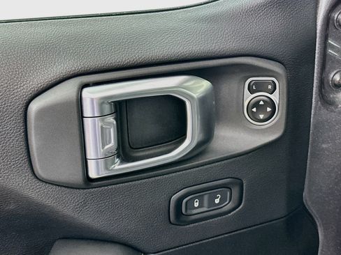 Used 2025 Jeep Wrangler Unlimited Sahara AWD/4WD image 15