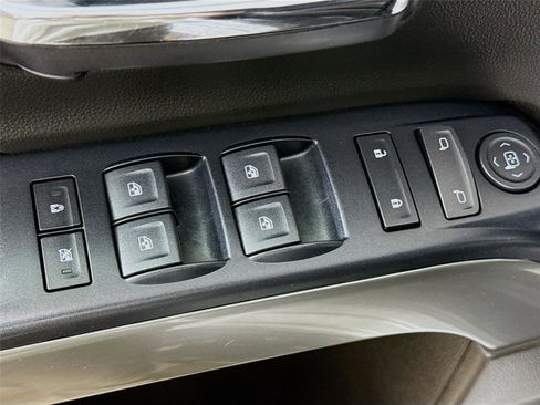 Used 2018 Chevrolet Silverado 1500 LT image 19