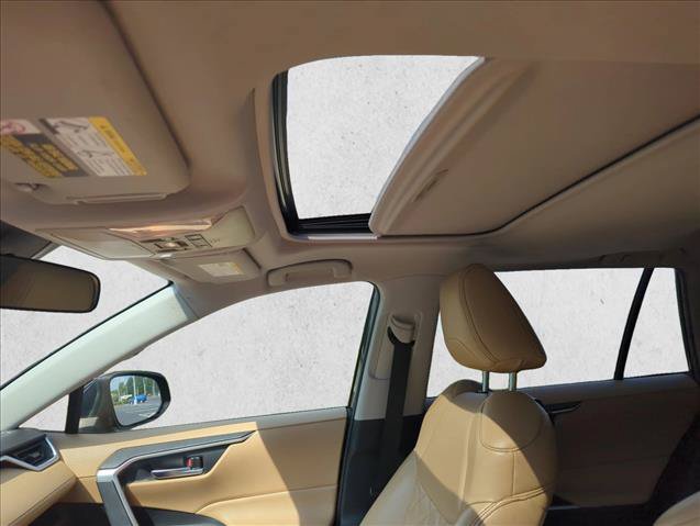 Used 2019 Toyota RAV4 XLE w/ Convenience Package FWD image 21