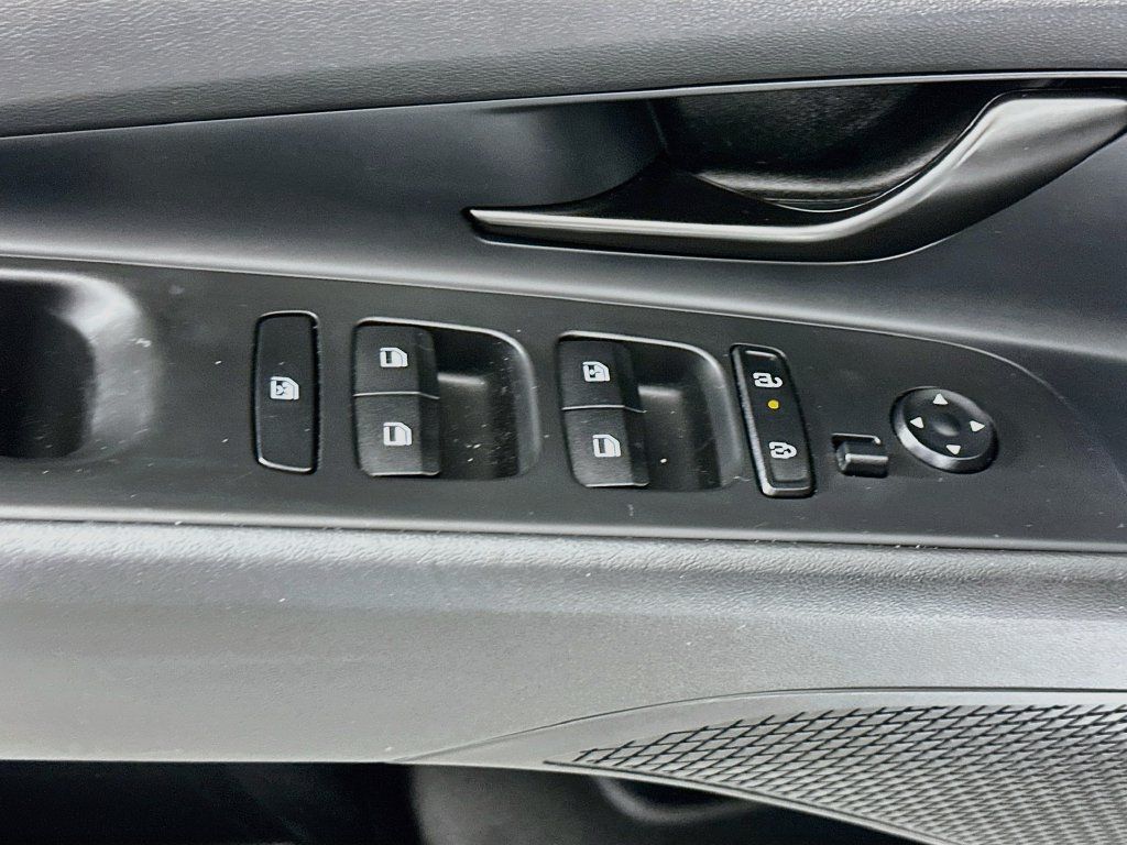 Used 2025 Hyundai Elantra Sport w/ Cargo Package FWD image 18