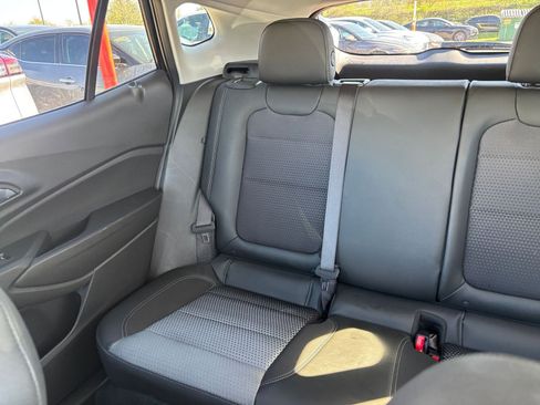 Used 2025 Chevrolet Trax LT image 38