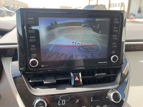 Used 2022 Toyota Corolla LE FWD image 22
