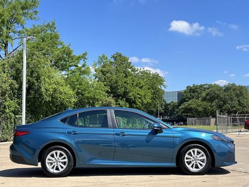 Used 2025 Toyota Camry LE FWD image 3