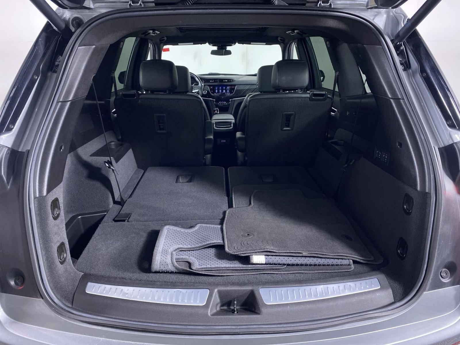 Certified 2025 Cadillac XT6 Premium Luxury FWD image 16