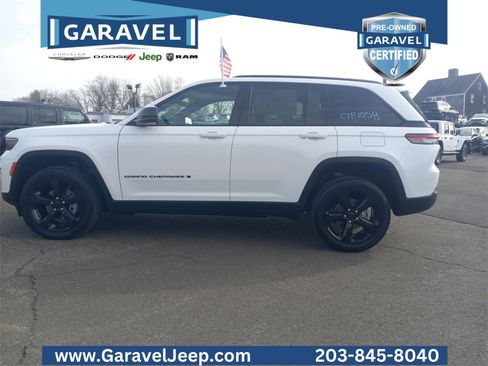 Used 2025 Jeep Grand Cherokee Altitude image 4