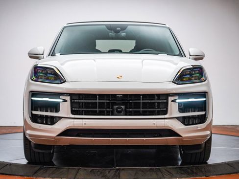 Used 2025 Porsche Cayenne GTS image 6