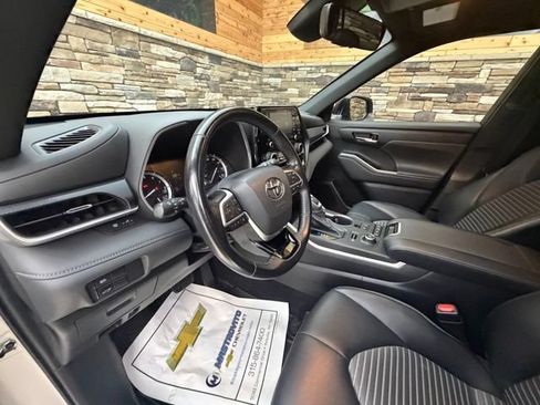 Used 2022 Toyota Highlander XSE AWD/4WD image 12