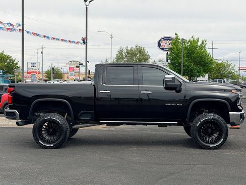 Used 2024 Chevrolet Silverado 2500 LTZ image 3