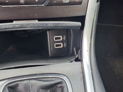 Used 2018 Ford Edge Titanium w/ Ford Safe & Smart Package image 25