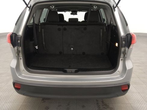 Used 2019 Toyota Highlander LE image 29