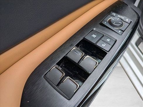 Used 2025 Lexus ES 350 w/ Premium Package FWD image 11