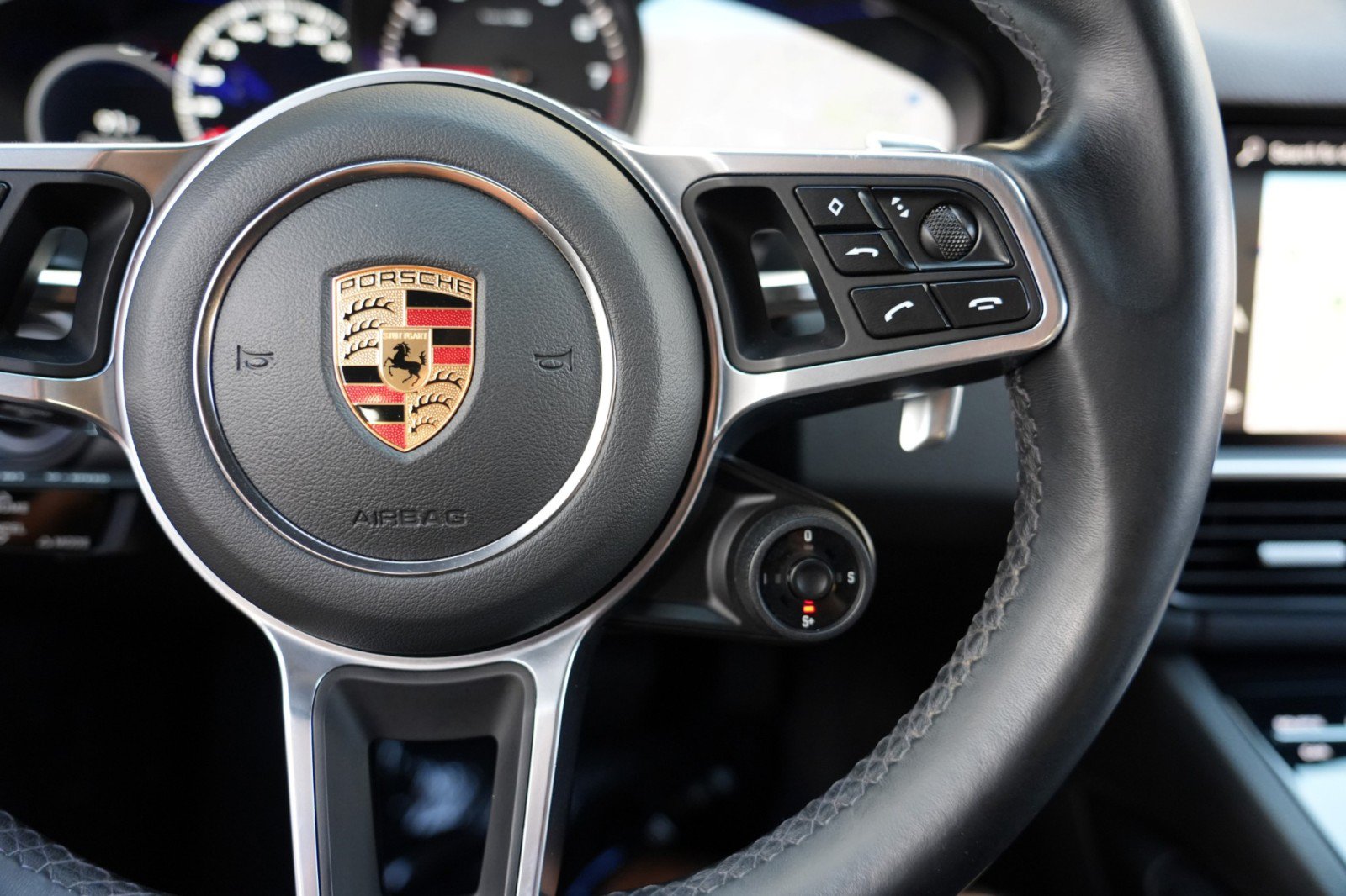 Used 2023 Porsche Cayenne Coupe w/ Premium Package AWD/4WD image 23