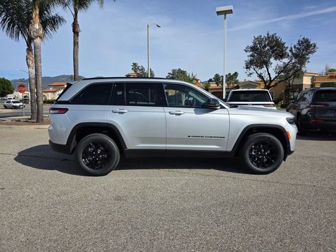New 2026 Jeep Grand Cherokee Altitude RWD image 3