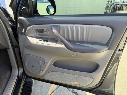 Used 2006 Toyota Sequoia Limited RWD image 23
