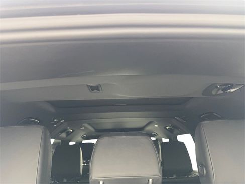 Used 2023 Land Rover Defender 130 X-Dynamic SE image 74