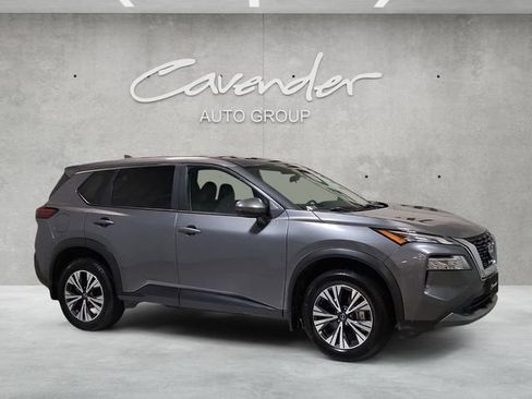 Used 2023 Nissan Rogue SV image 2