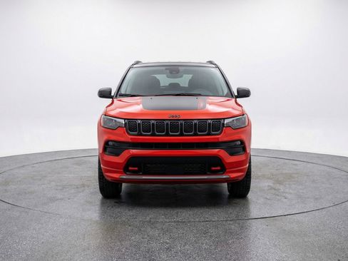 Used 2025 Jeep Compass Trailhawk AWD/4WD image 2