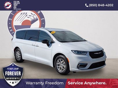 New 2025 Chrysler Pacifica Select