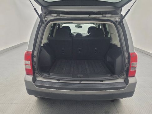 Used 2014 Jeep Patriot Latitude FWD image 29