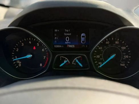 Used 2017 Ford Escape SE w/ Equipment Group 201A FWD image 19
