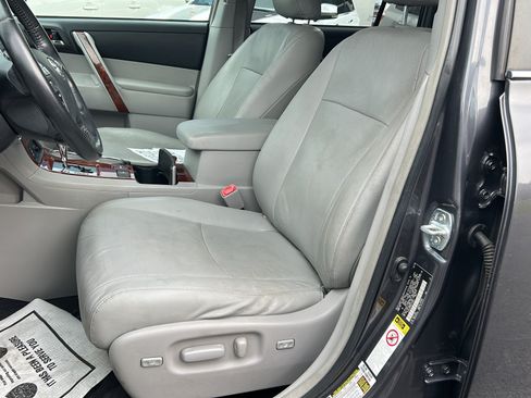 Used 2013 Toyota Highlander Limited FWD image 22