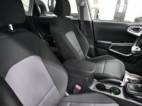 Used 2023 Kia Soul S image 9