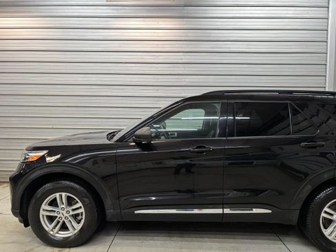Used 2023 Ford Explorer XLT w/ Equipment Group 202A image 3