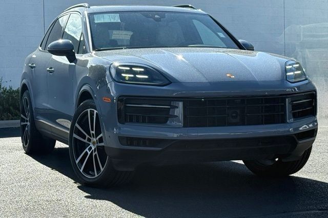 Used 2024 Porsche Cayenne AWD/4WD image 7