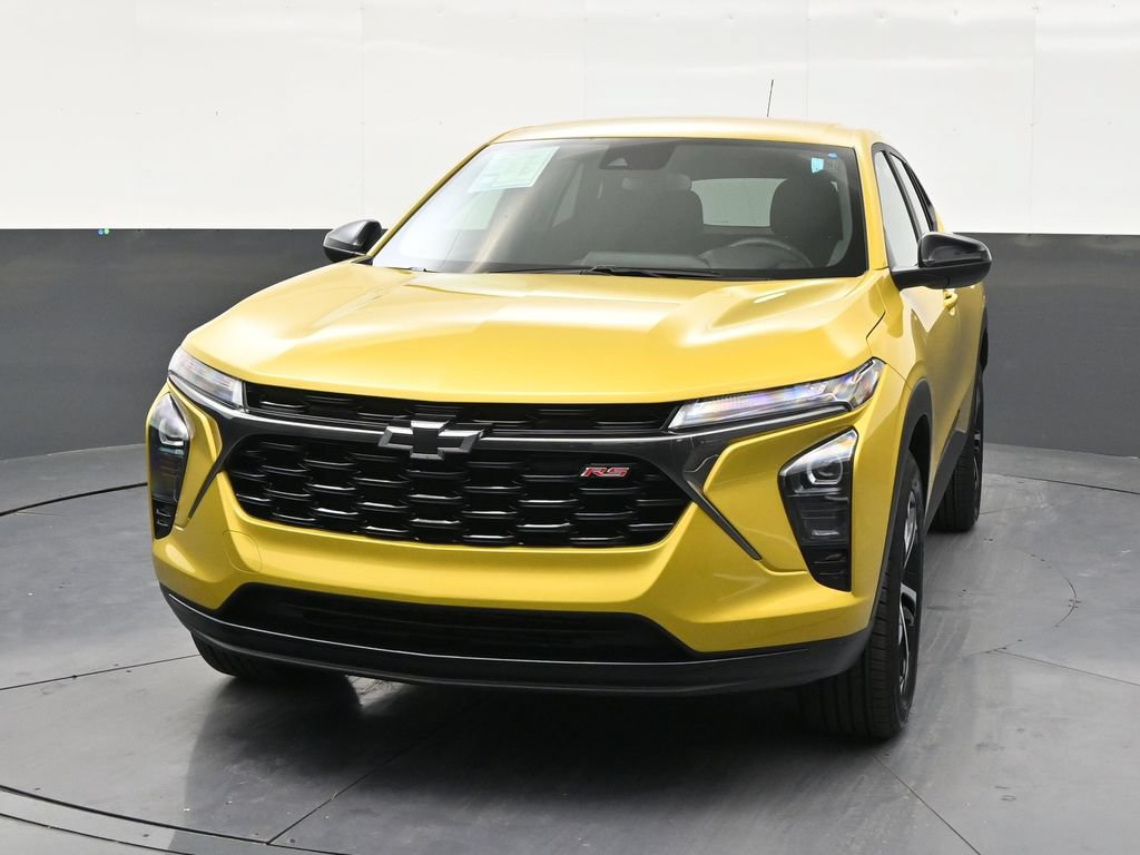 Used 2025 Chevrolet Trax RS FWD image 8