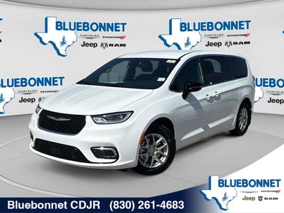 New 2026 Chrysler Pacifica Select