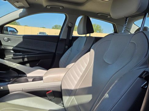 Used 2022 Hyundai Elantra Limited FWD image 7