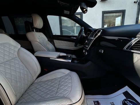 Used 2015 Mercedes-Benz GL 550 GL 550 w/ Driver Assistance Package image 11