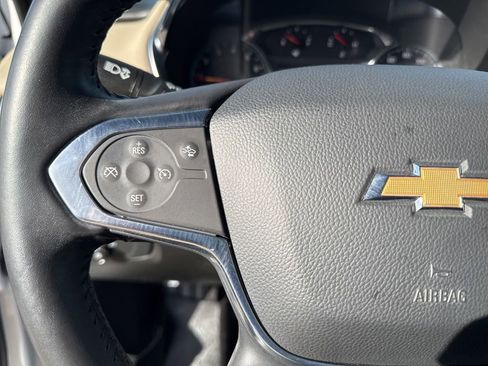 Used 2022 Chevrolet Traverse LT image 17