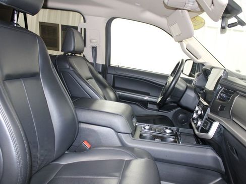 Used 2024 Ford Expedition XLT image 33