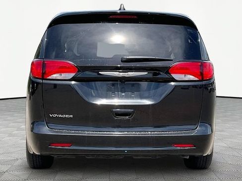 Used 2023 Chrysler Voyager LX FWD image 6