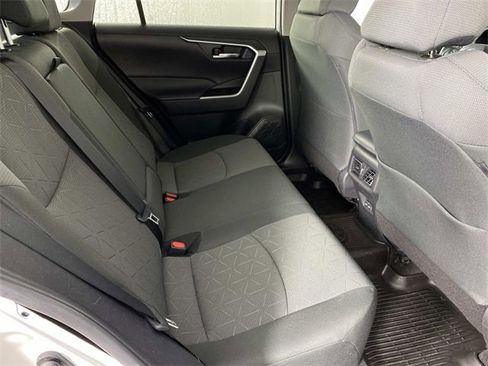Used 2022 Toyota RAV4 XLE w/ Convenience Package image 12