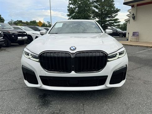 Used 2021 BMW 750i xDrive w/ M Sport Package AWD/4WD image 2