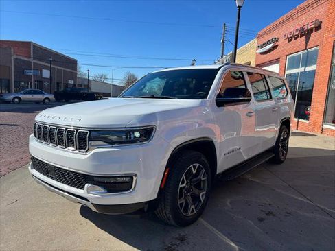 Certified 2024 Jeep Wagoneer L Series III w/ Flexible Seating Group image 1