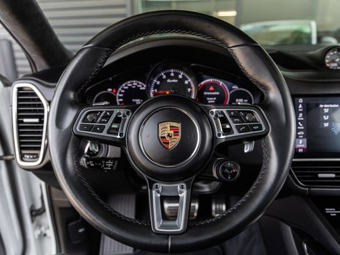 Certified 2020 Porsche Cayenne Turbo AWD/4WD image 31