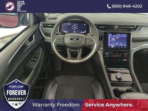 Used 2024 Jeep Grand Cherokee Altitude AWD/4WD image 13