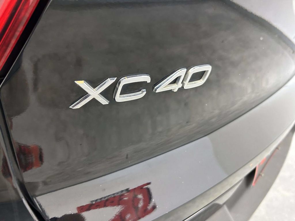 Used 2019 Volvo XC40 T5 Momentum AWD/4WD image 10