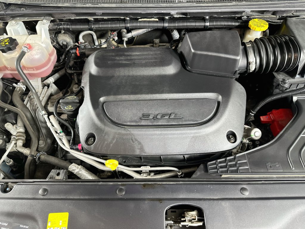 Certified 2021 Chrysler Pacifica Touring-L w/ Uconnect Theater Family Group AWD/4WD image 41