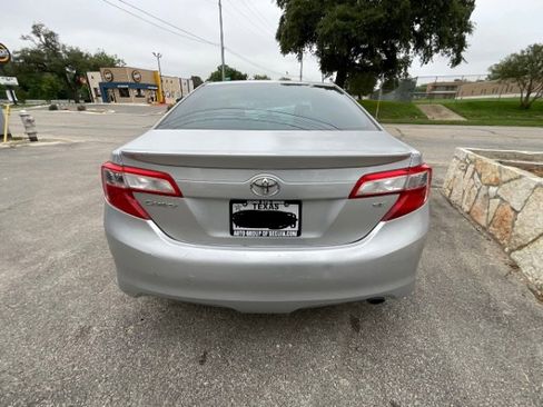 Used 2013 Toyota Camry SE FWD image 5