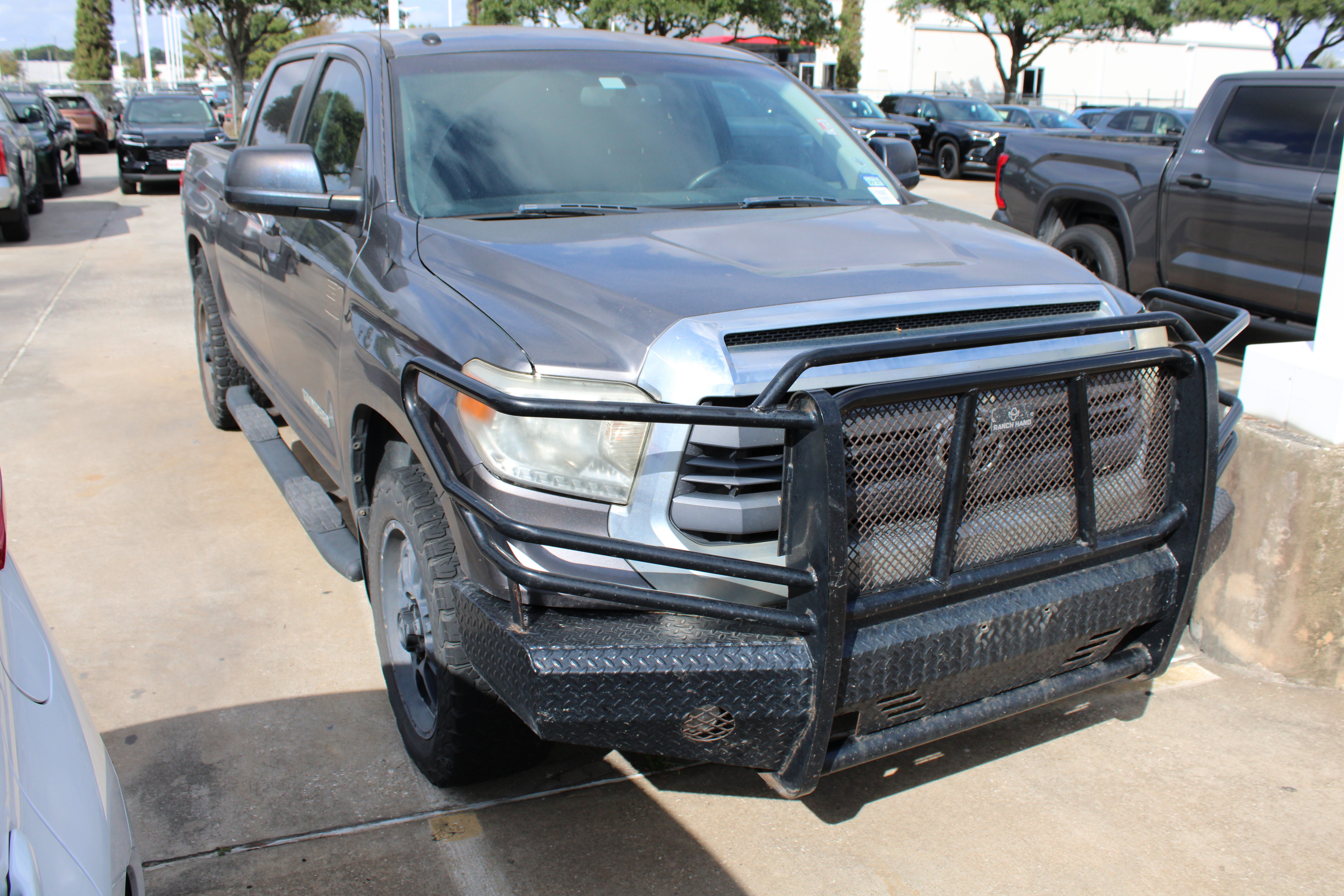 Used 2015 Toyota Tundra SR5 w/ SR5 Upgrade Package RWD image 2