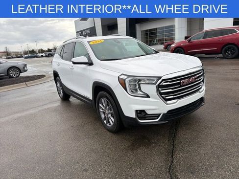 Used 2024 GMC Terrain SLT image 15