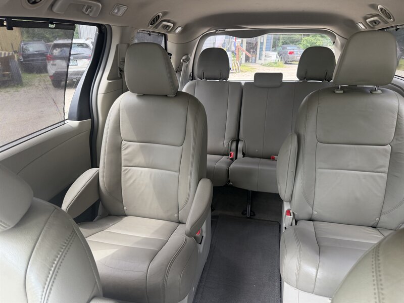 Used 2015 Toyota Sienna XLE w/ XLE Navigation Package AWD/4WD image 24