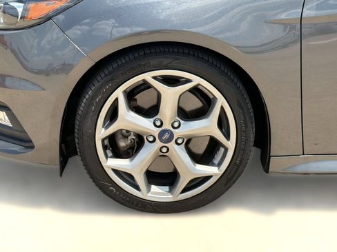 Used 2018 Ford Focus ST w/ Equipment Group 402A FWD image 13