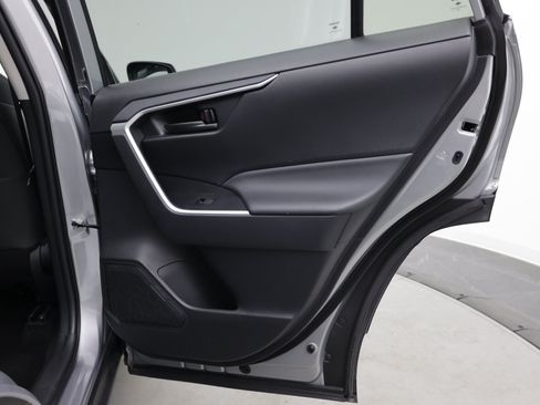 Used 2025 Toyota RAV4 LE FWD image 31