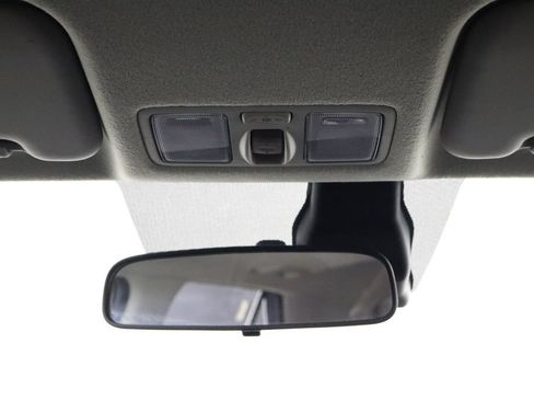 Used 2025 Hyundai Venue SEL FWD image 23