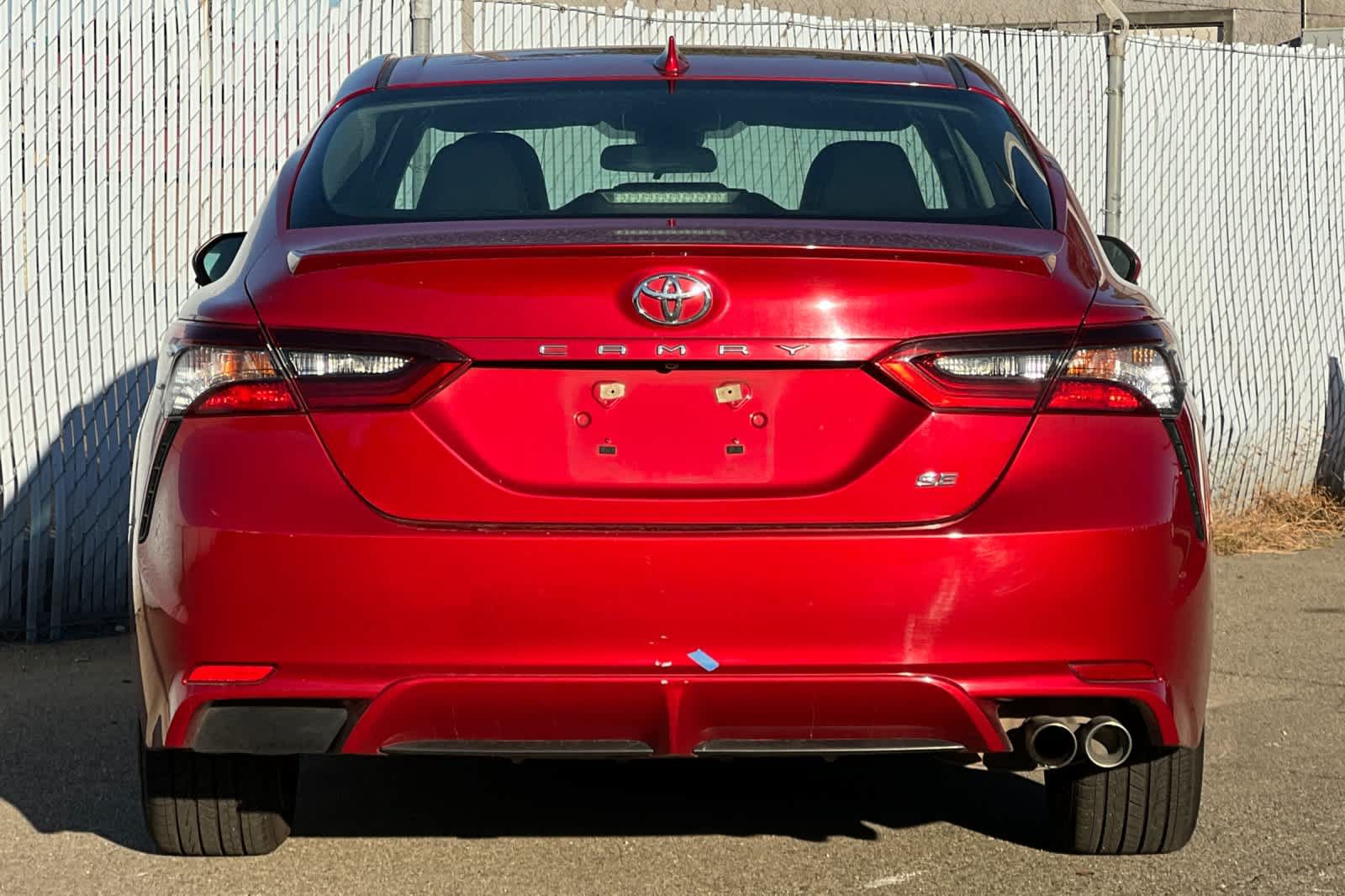 Used 2021 Toyota Camry SE FWD image 4